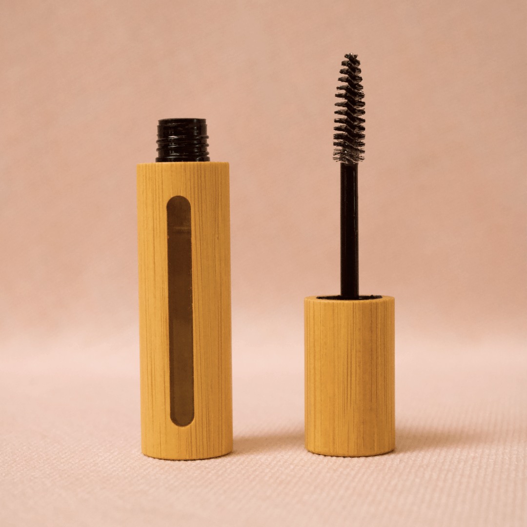 Organic Castor Oil Lash and Brow applicator. Use to put castor oil on your brows and eyelashes to encourage healthy growth.